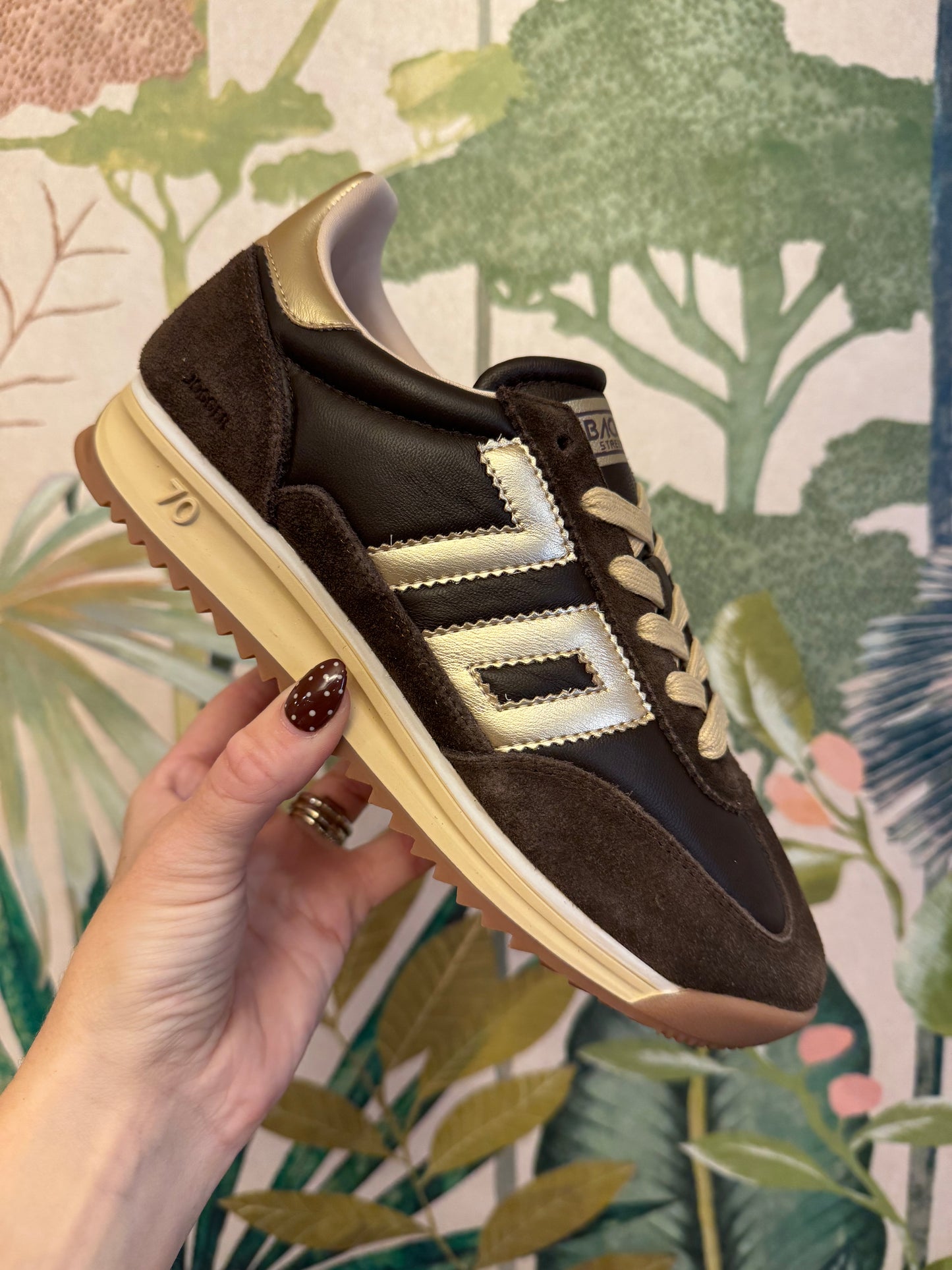 JOGGER N in COFFEE GOLD Sneakers - Back 70