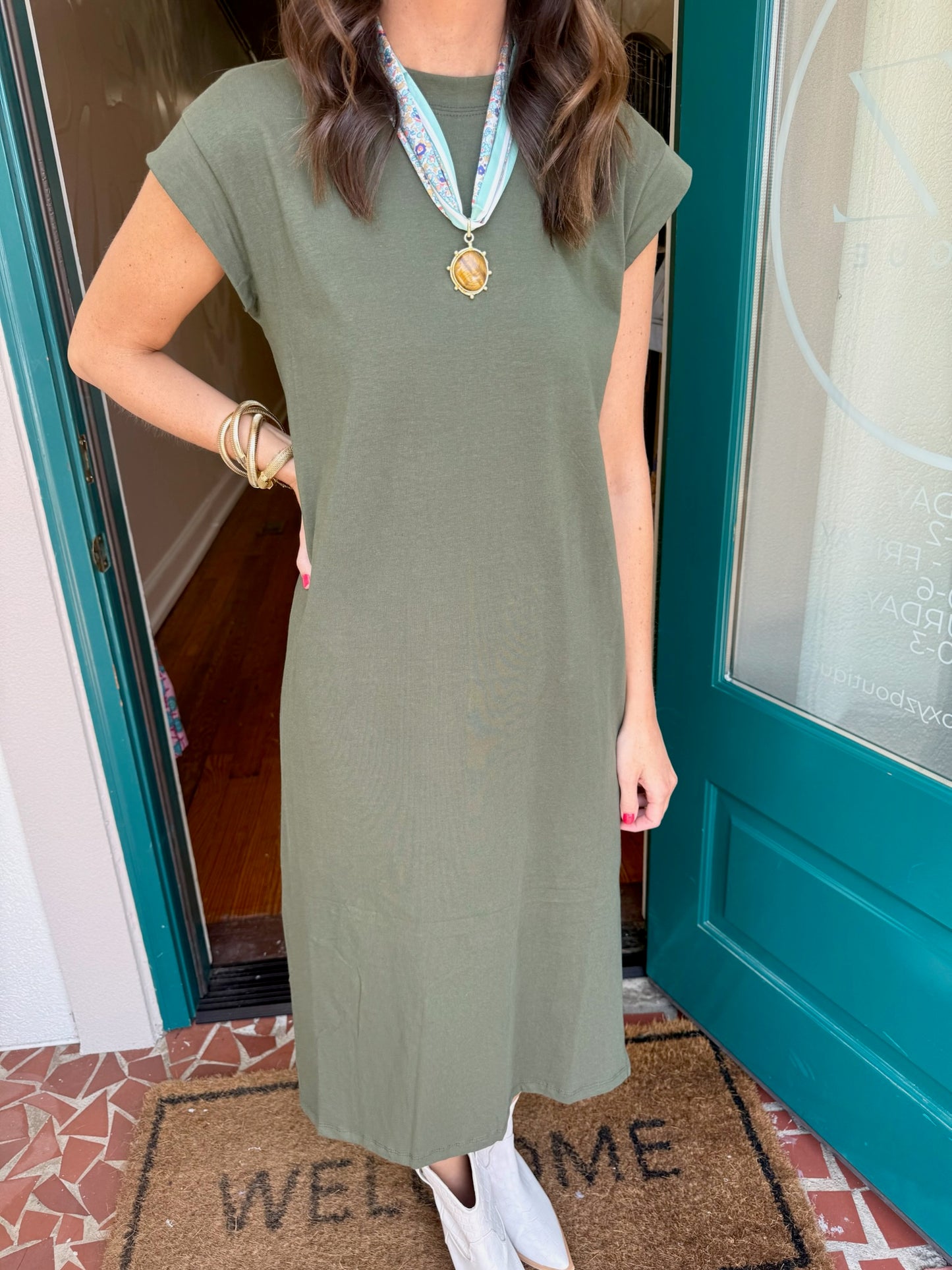 Round Neck Short Sleeve Midi Dress