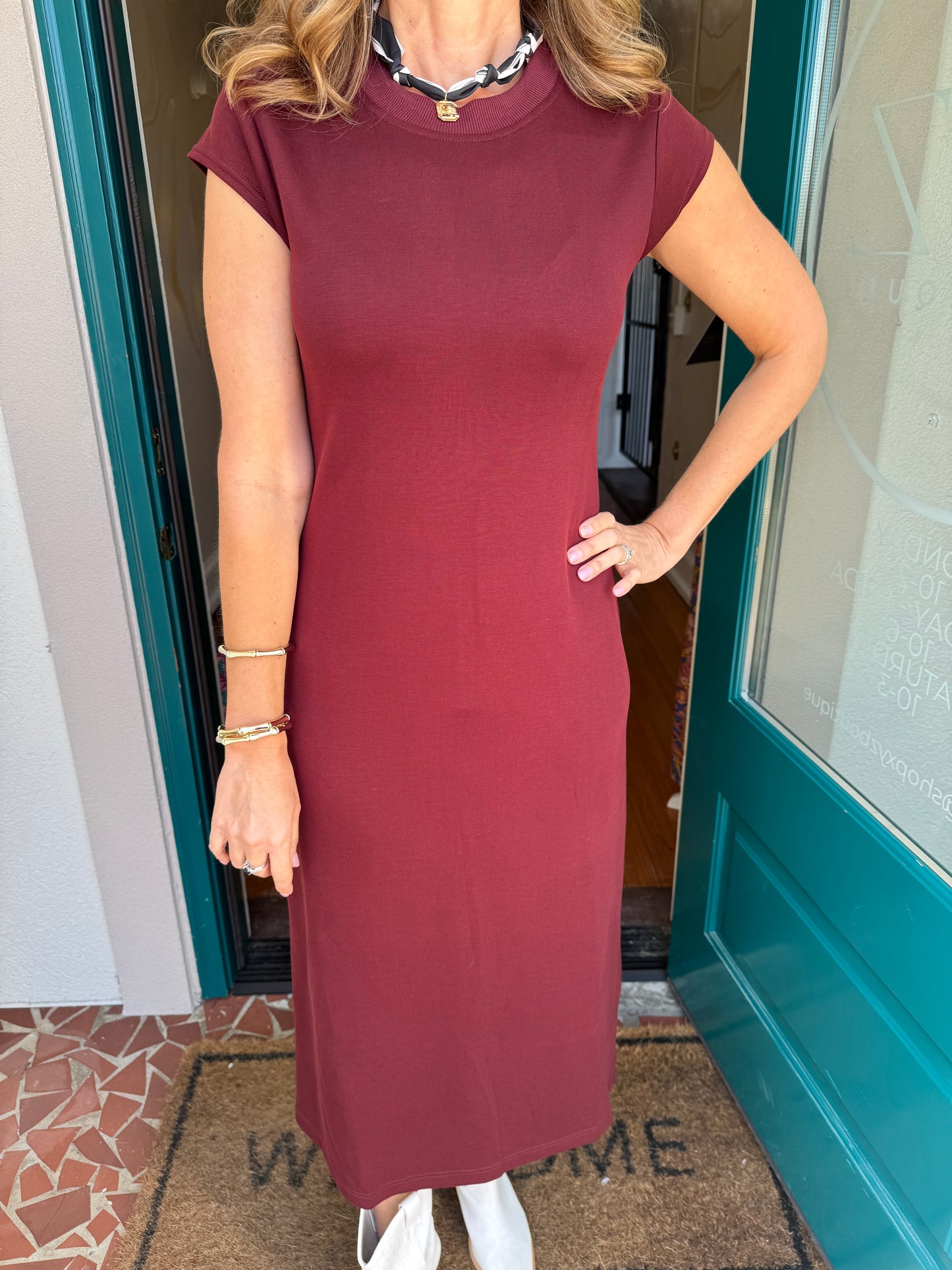 Burgundy Solid Cap Sleeve Pullover Midi Dress