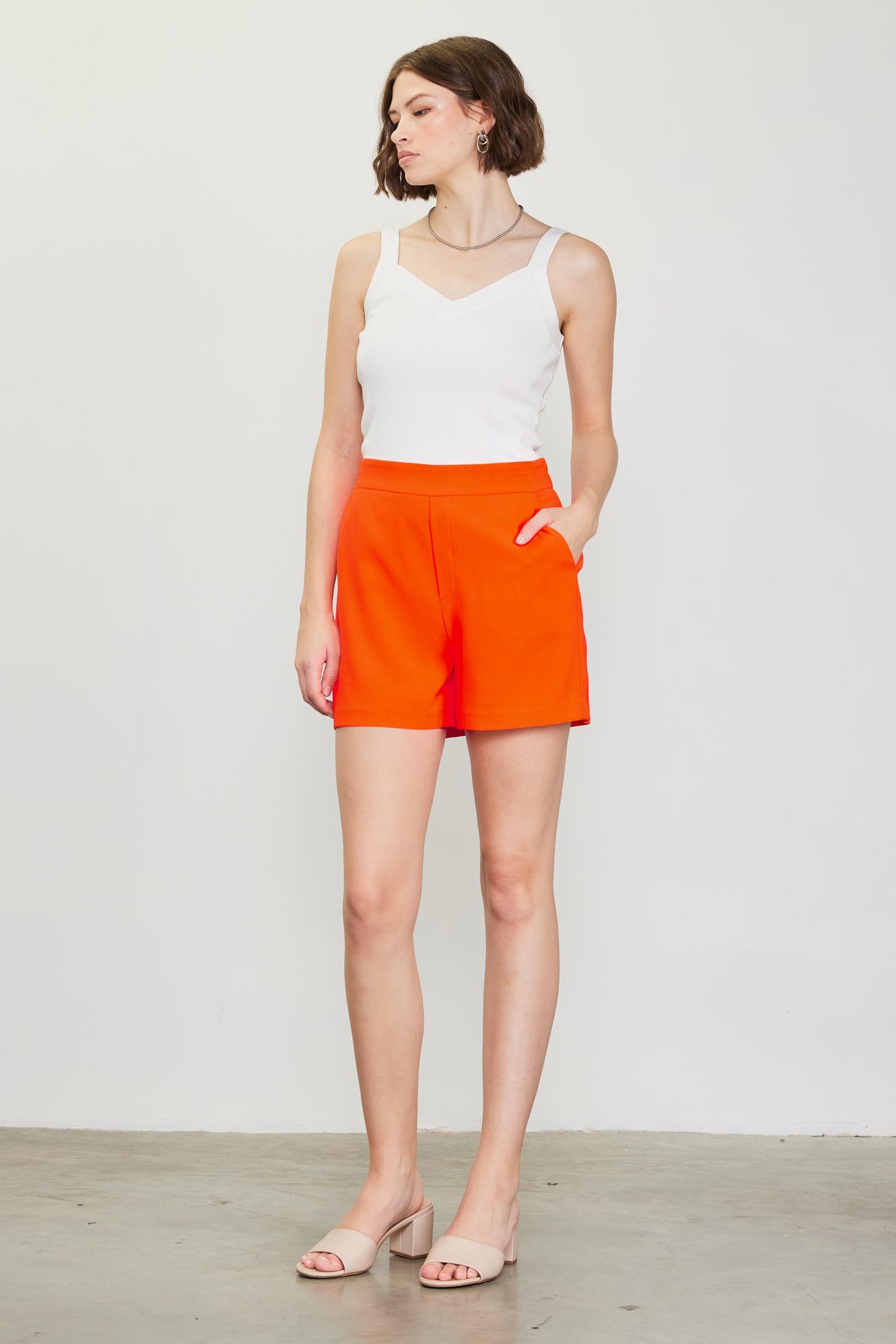 Fitted Elastic Waist Shorts With Pockets