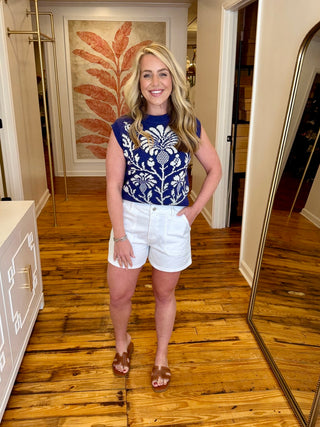 SLEEVELESS CREW NECK FLORAL SWEATER TOP